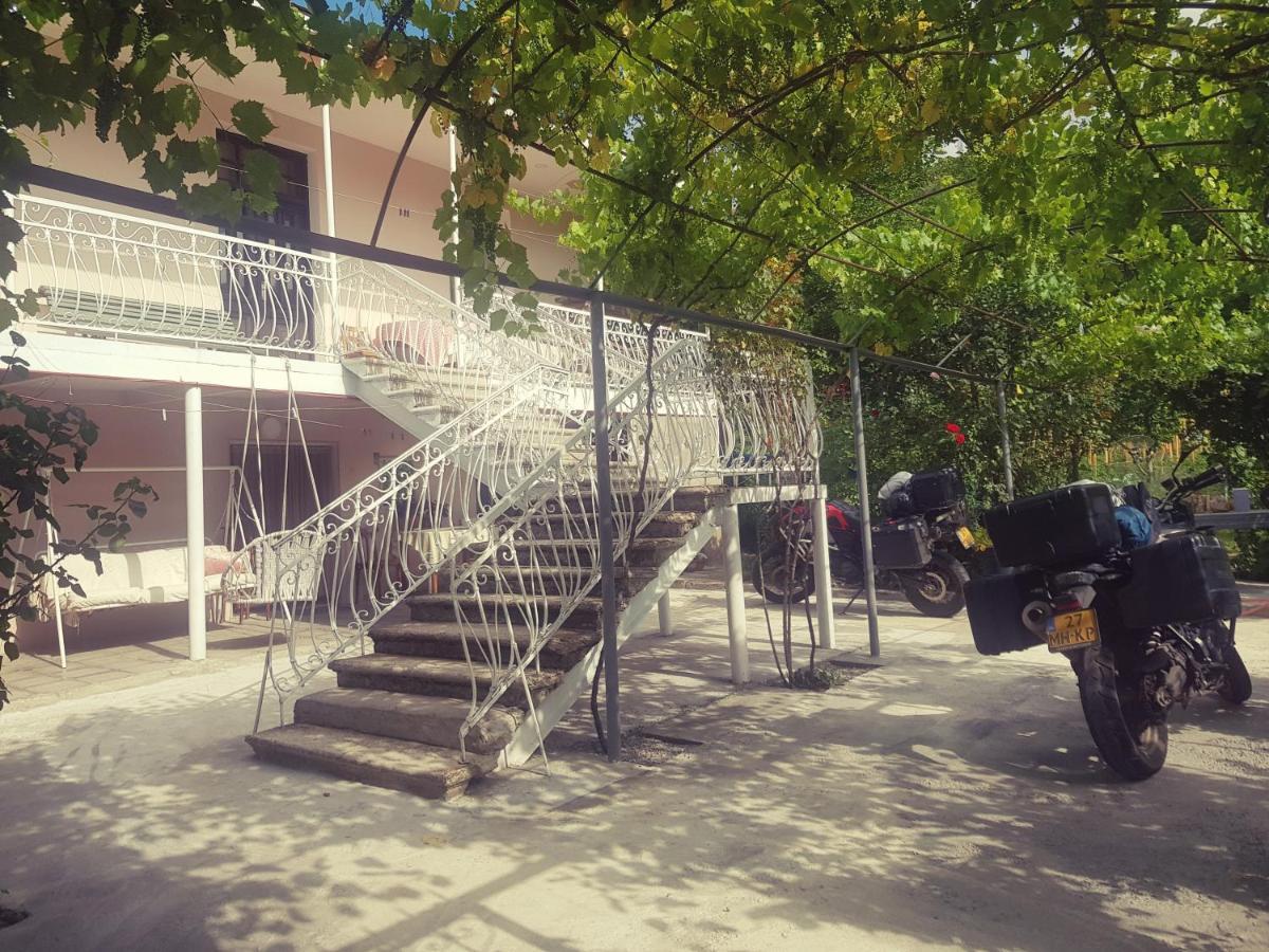 Guest House Adigeni エクステリア 写真